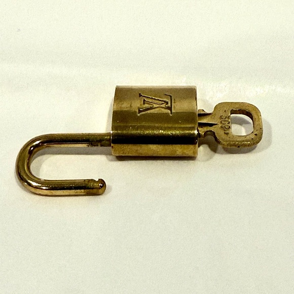 Louis Vuitton Lock and Key #309 - Picture 3 of 9